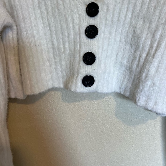 Urban Outfitters Eyelash Knit Rochelle Fuzzy White Cropped Cardigan XL - Picture 6 of 9